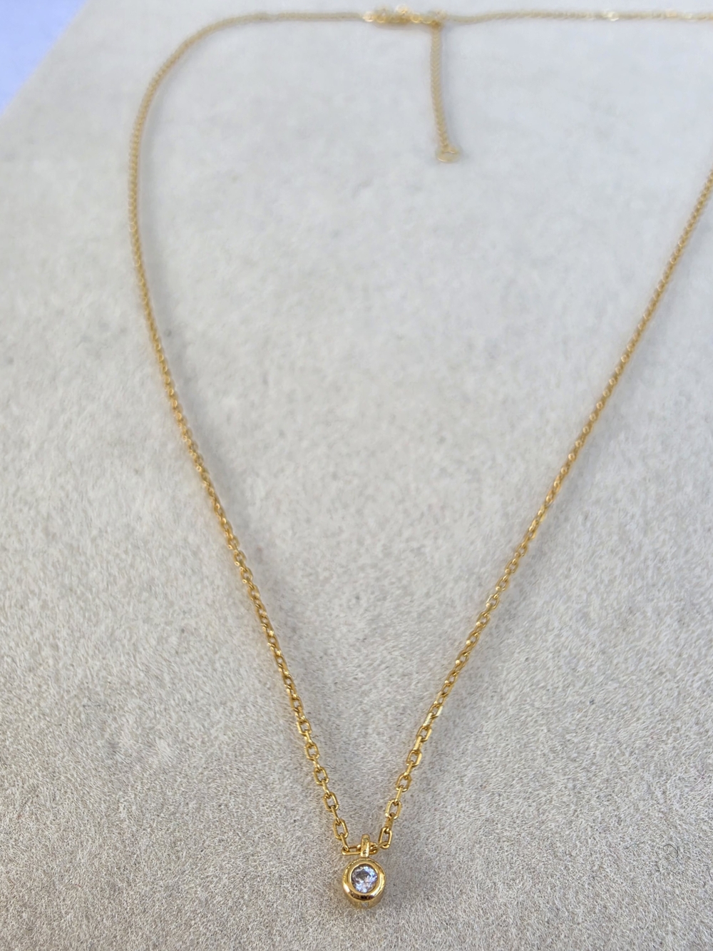 16–18", 925: Italian Gold-Tone Sterling Silver Solitaire Necklace • 0.88g